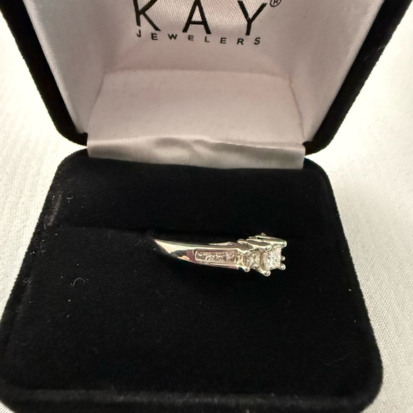 Kay Jewelers 14k white gold diamond ring! - Picture 3 of 13